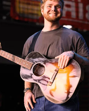 Alex Warren Boston