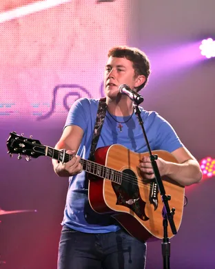 Scotty McCreery Lowell